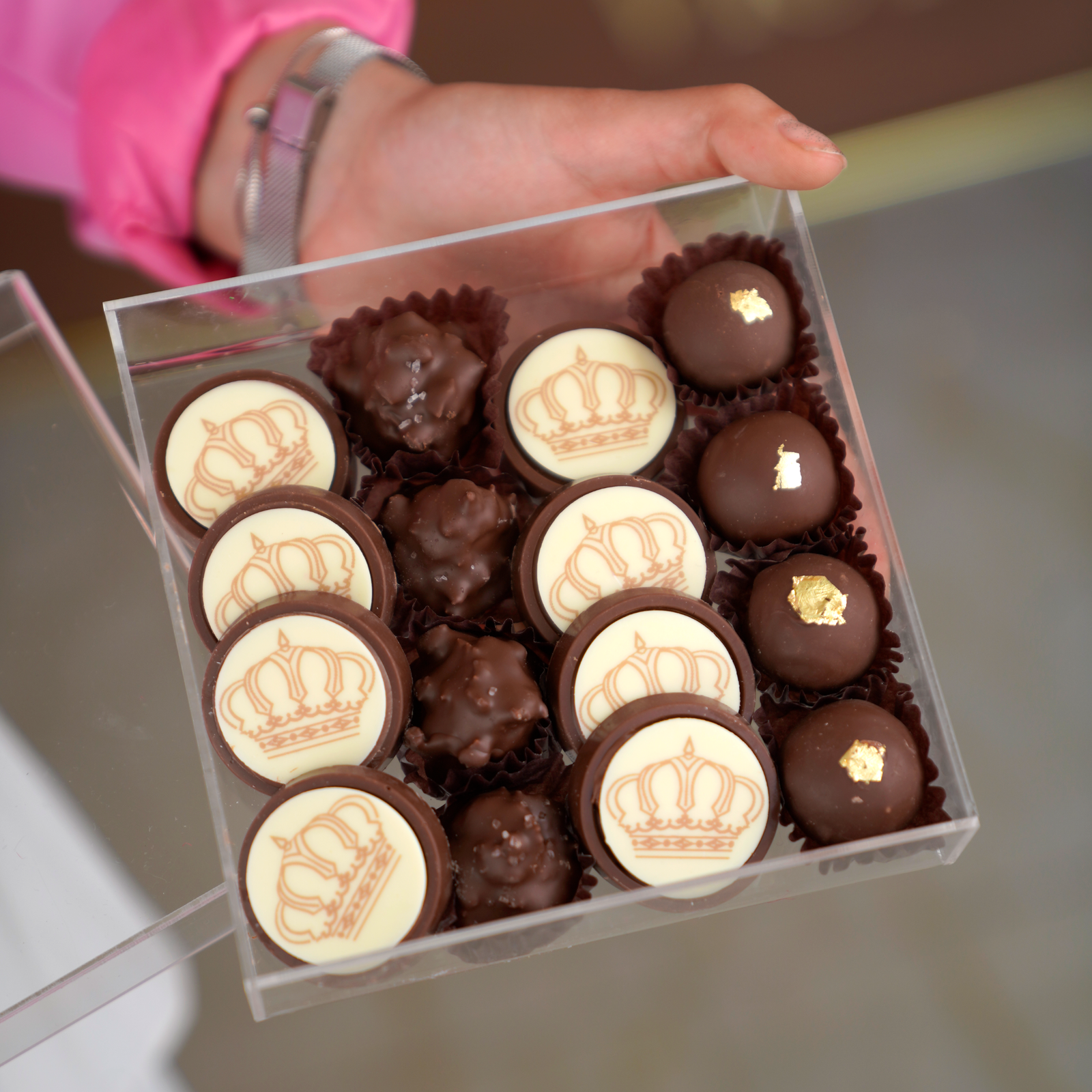 Crown of Independence Chocolate Box - Image 2